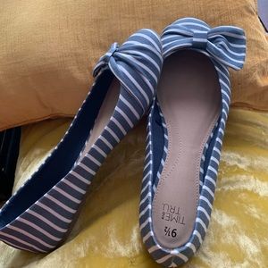 Ballet flats with a bow